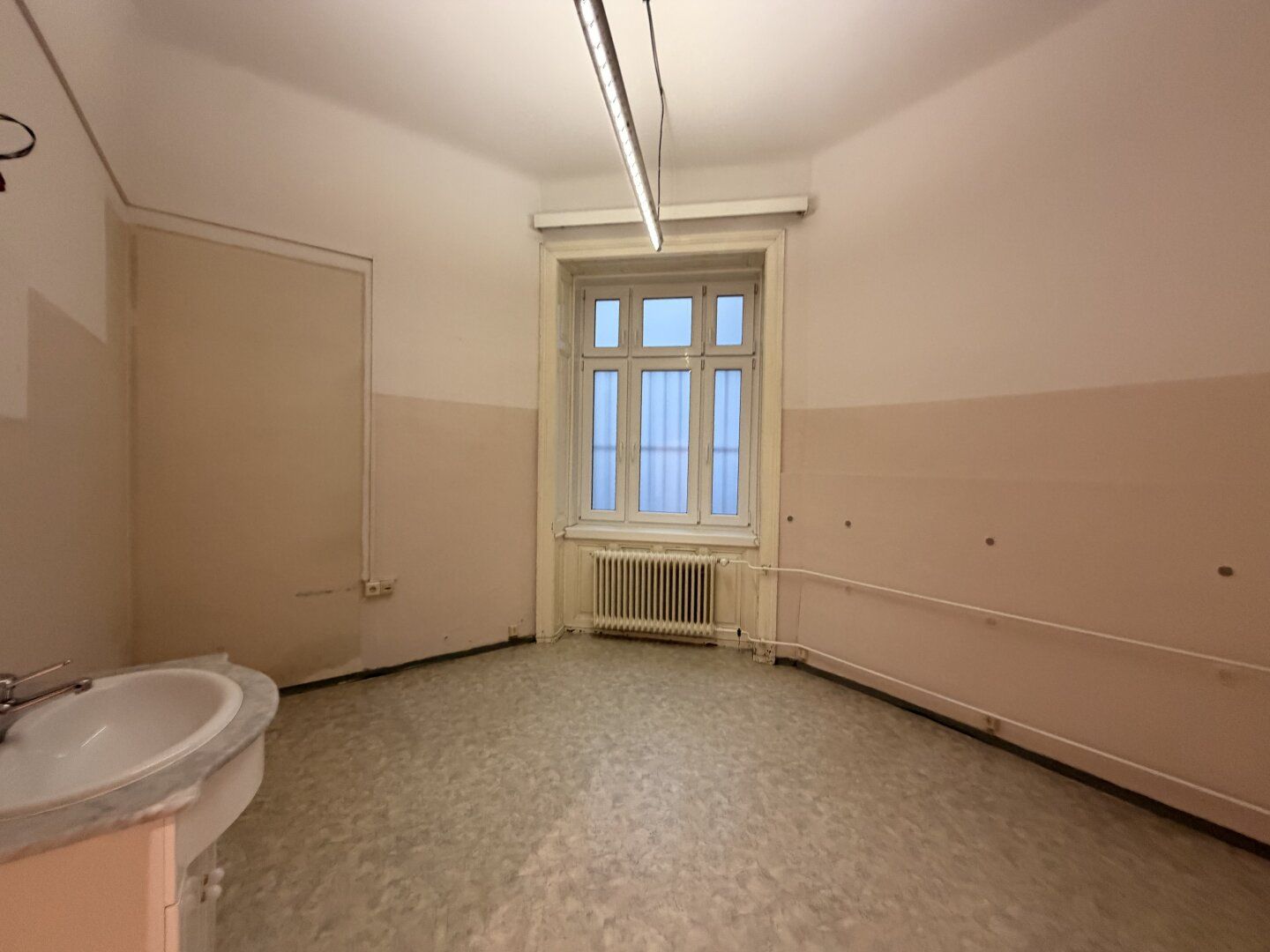 Kurzgasse - repräsentatives Altbaubüro Nähe U3/U6 Westbahnhof - Mehr