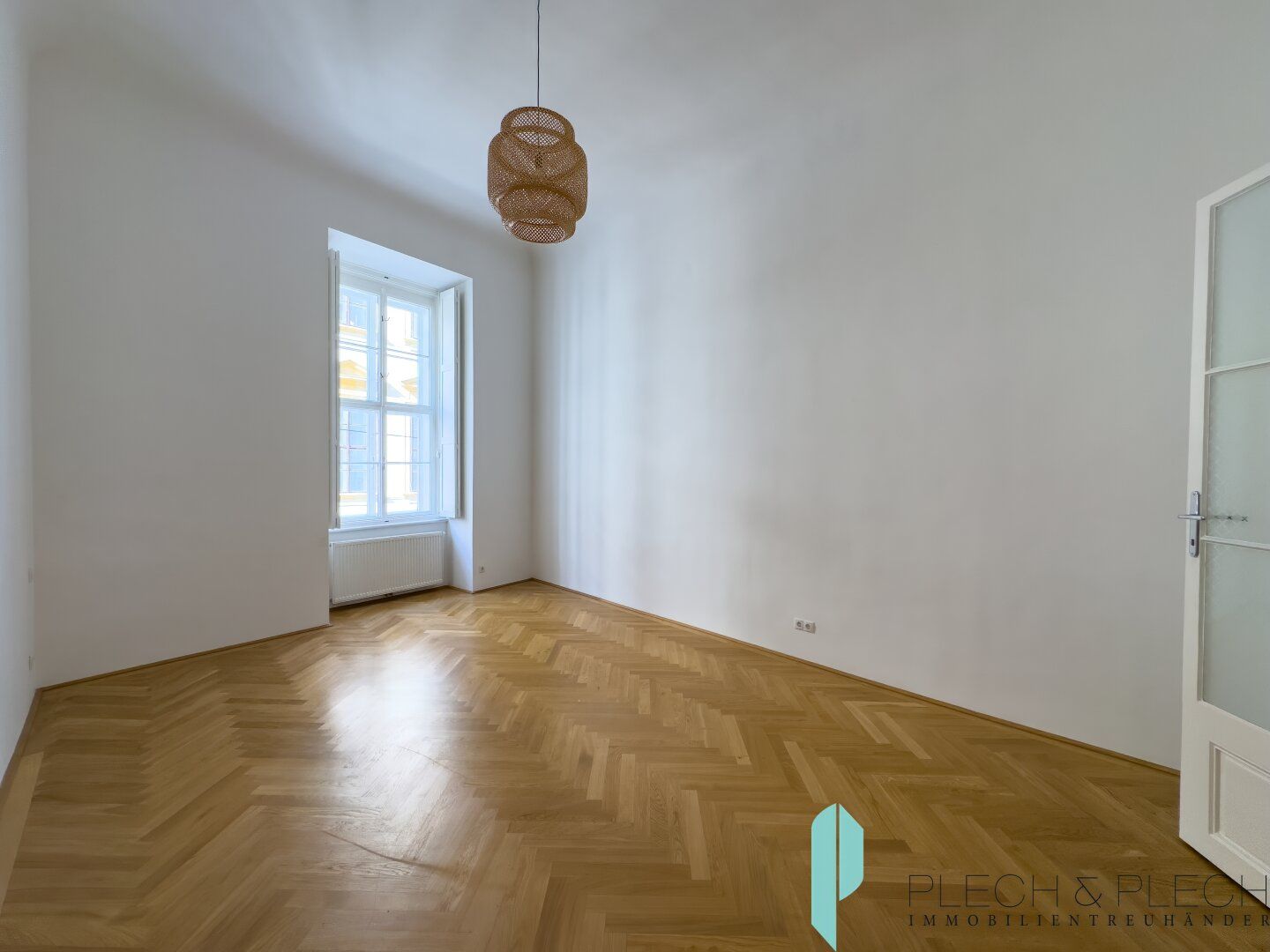 Provisionsfrei für den Mieter - 1,5 Zimmer - Altbauwohnung im Zentrum!