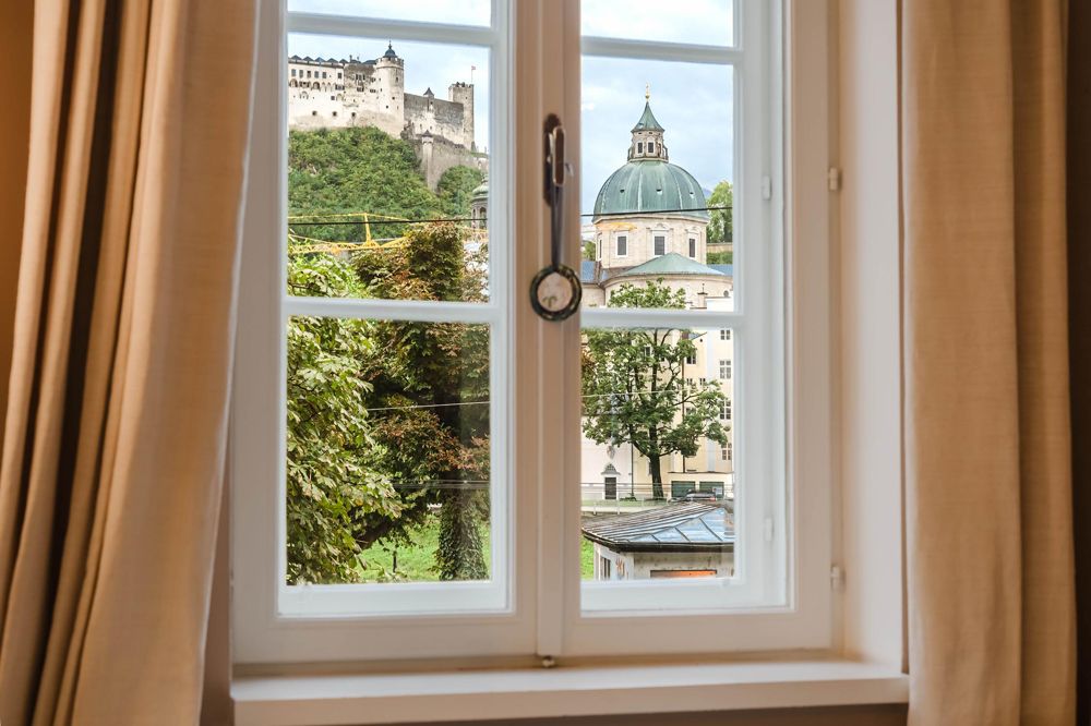 Historischer Blick! 180 m² Altbauwohnung mit Balkon und Festungsblick im Herzen der Salzburger Altstadt - Vista 2