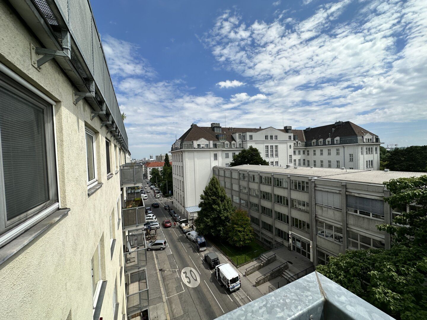 Traumhafte 6-Zimmer-Wohnung in 1190 Wien - Sanierungsbedürftig mit Balkon und Loggien!