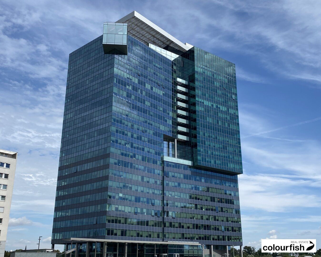 Attraktive Büroflächen im Saturn Tower mit Balkon - Ansicht 2