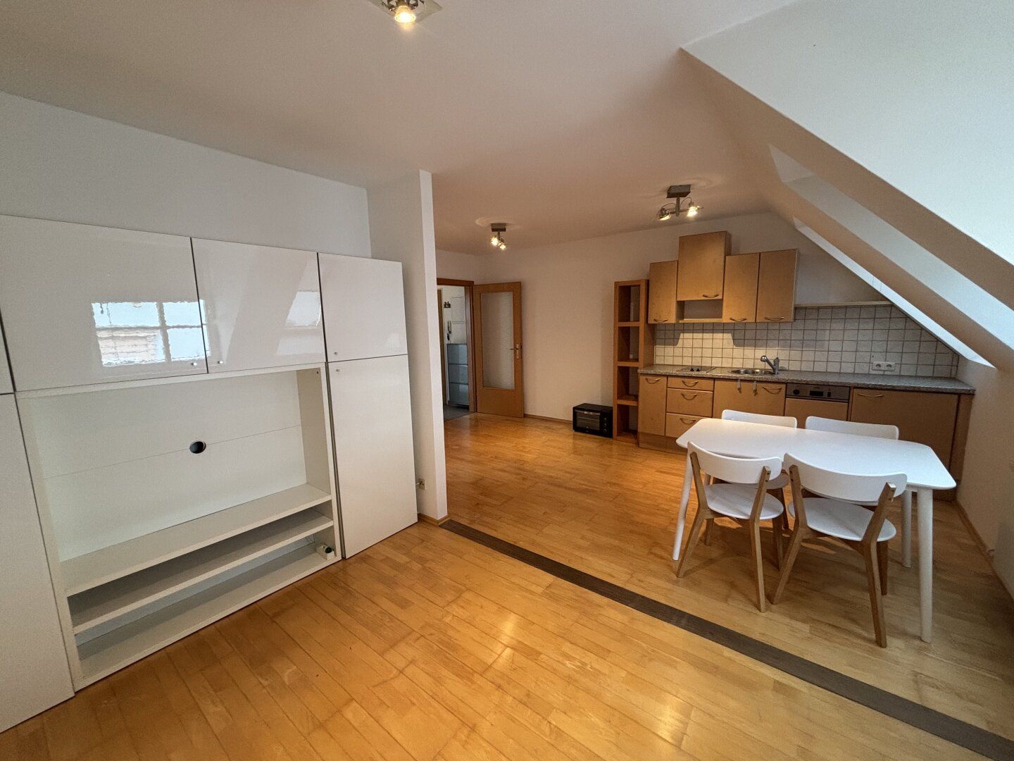 SCHLOSSBERG/Zentral: TOP 2 Zimmer Wohnung - Ruhelage!