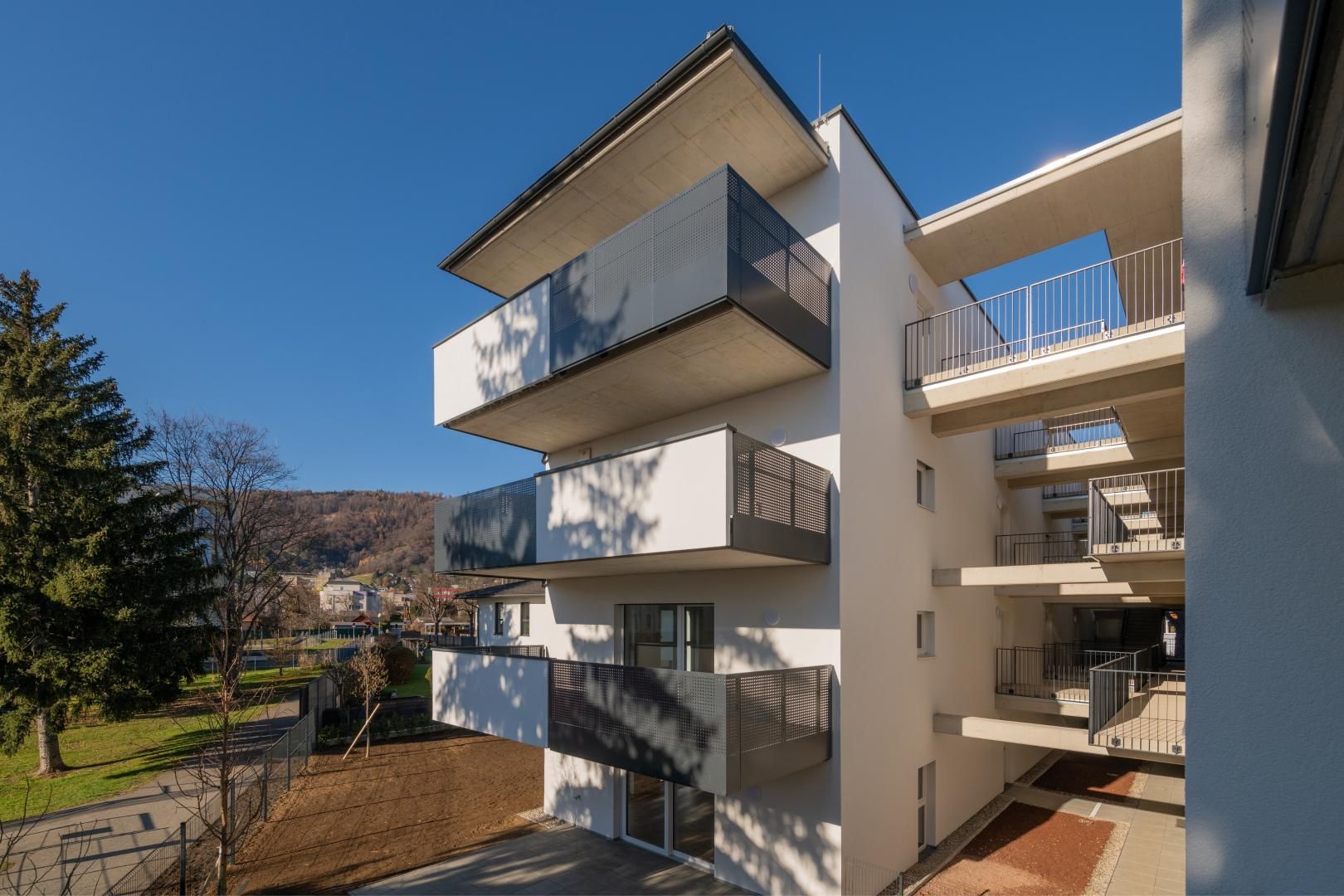Süd-West Terrasse / Ruhig - hochwertig - bezugsfertig!