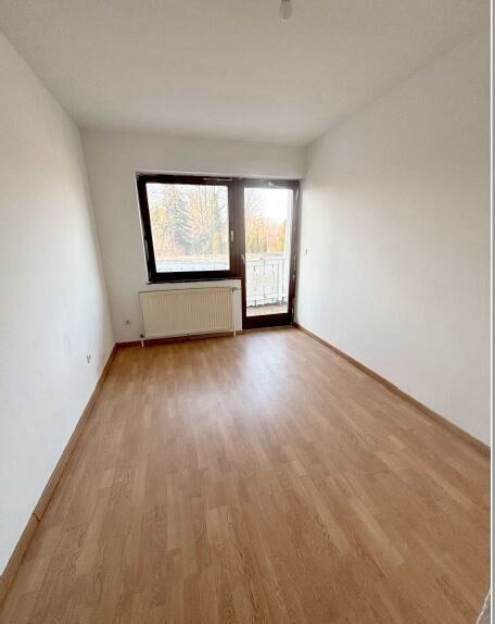 Drei Zimmer Wohnung mit Balkon und Stellplatz! - Veduta 5