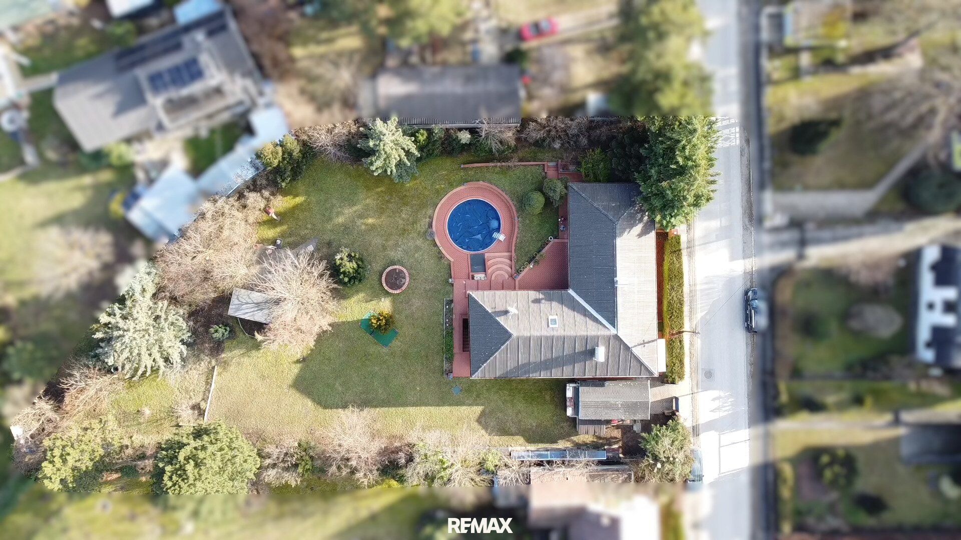 Licht, Luft und Freiheit: Bungalow mit großem 1.622 m² Garten und Pool - Mehr