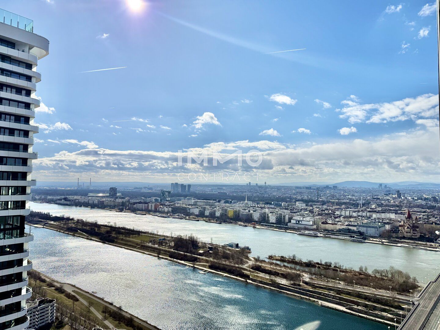 Studio-Highlight im DC Tower 2 - Wohnen über den Dächern Wiens
