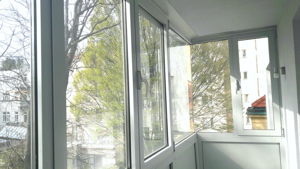 Zentral begehbare 2-Zi-Wohung mit Wintergarten und Grünblick