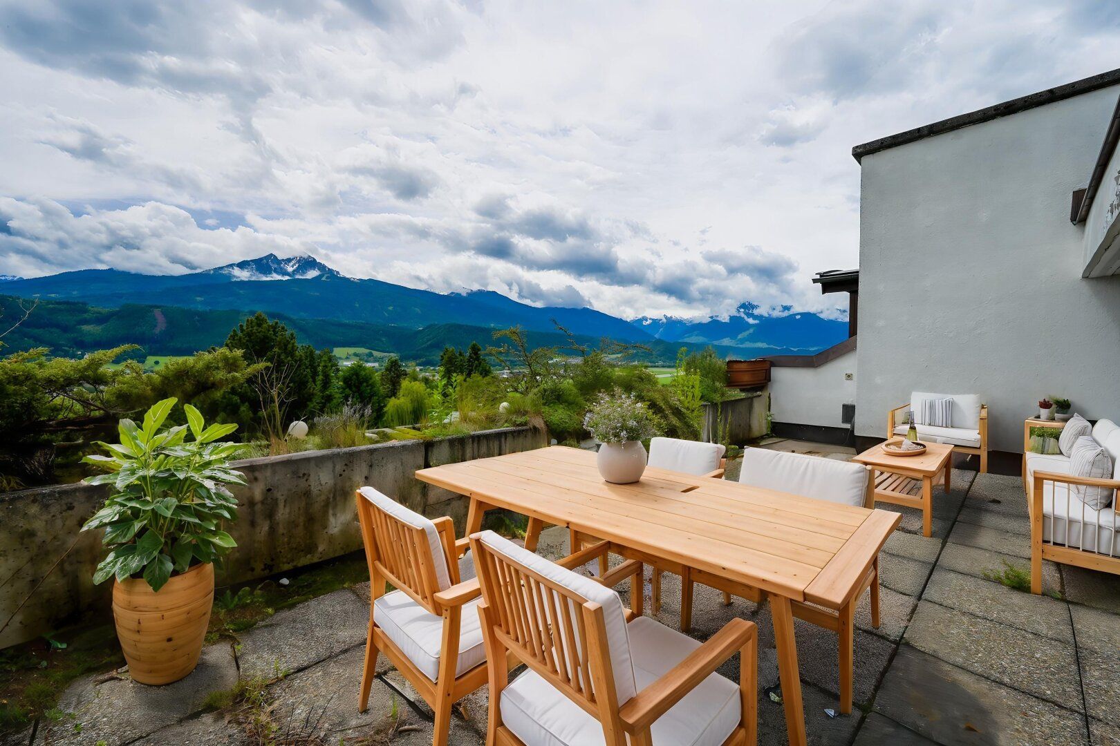Einzigartiges Penthouse in Innsbruck-Hötting - Traumwohnung mit großer Südterrasse!