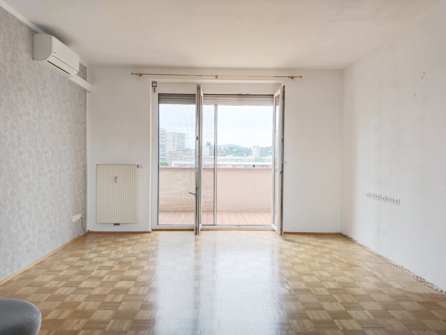 Helle 3-Zimmer-Wohnung mit Weitblick auf den Pöstlingberg - Terrasse und Tiefgaragenstellplatz!