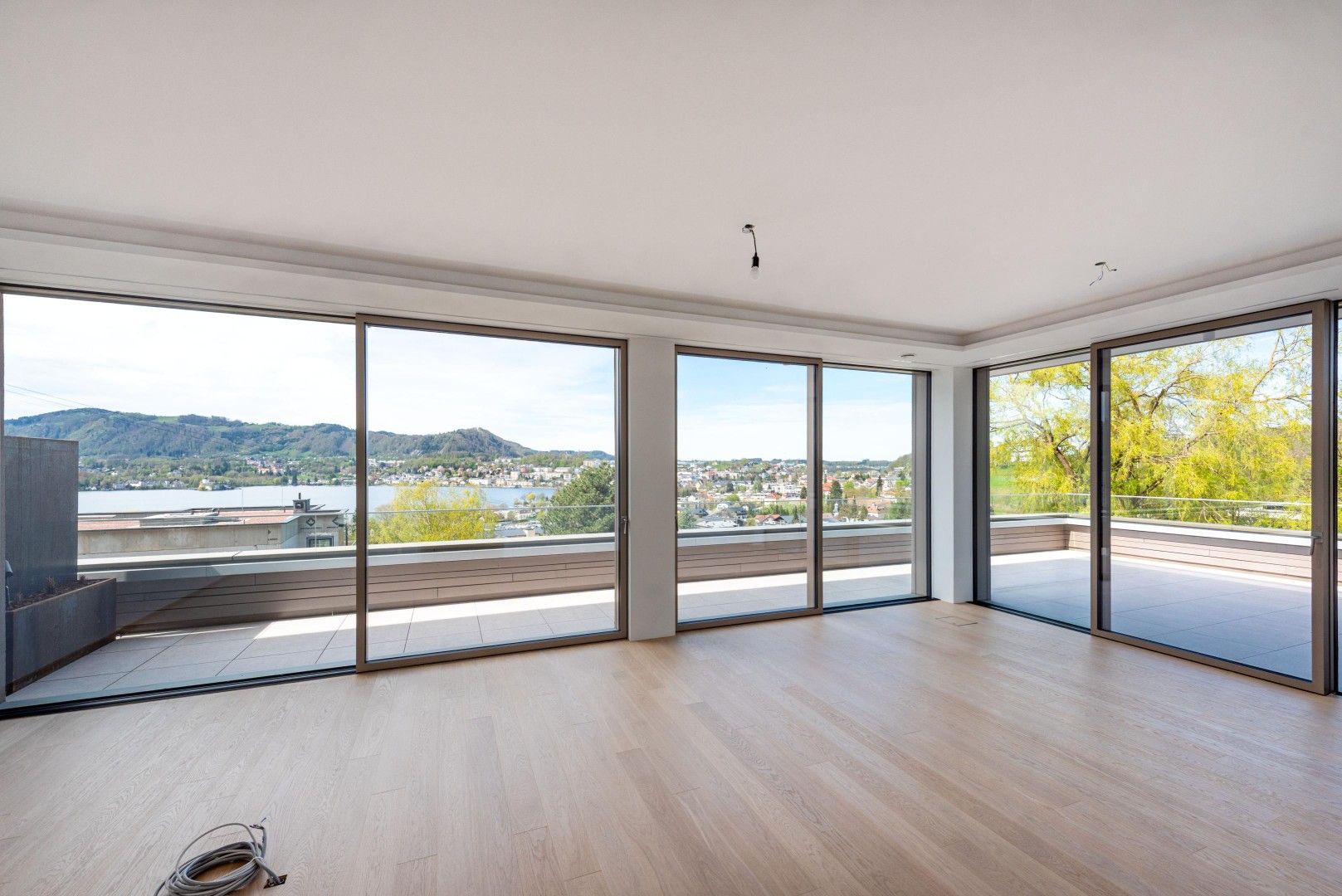 Wunderschöne Wohnung mit Stadt- und Schloss Orth Blick- 
