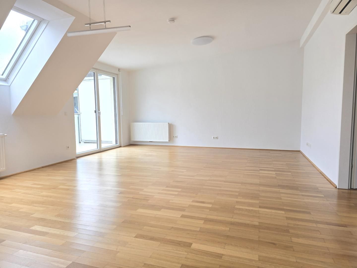 Sehr schicke und herrlich sonnige DG-Wohnung in sehr beliebter Lage