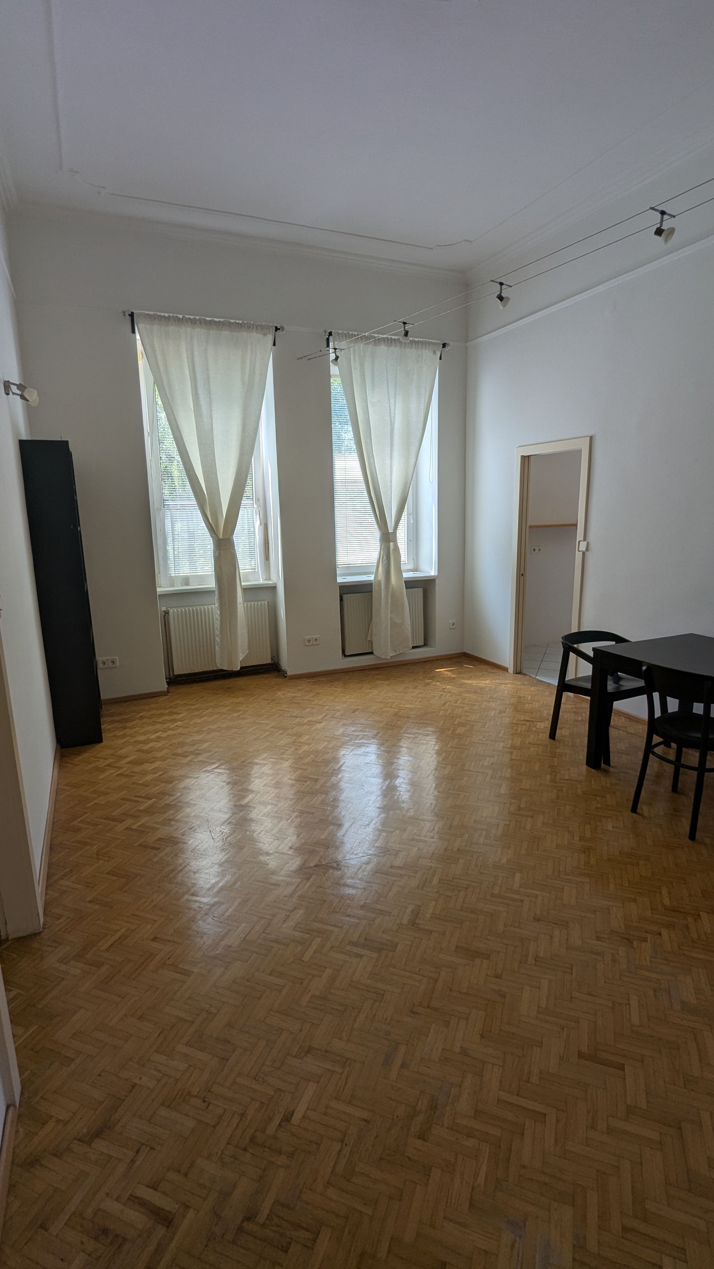 Helle 2-Zimmer Altbauwohnung in ruhiger Lage nahe Richard-Wagner-Platz