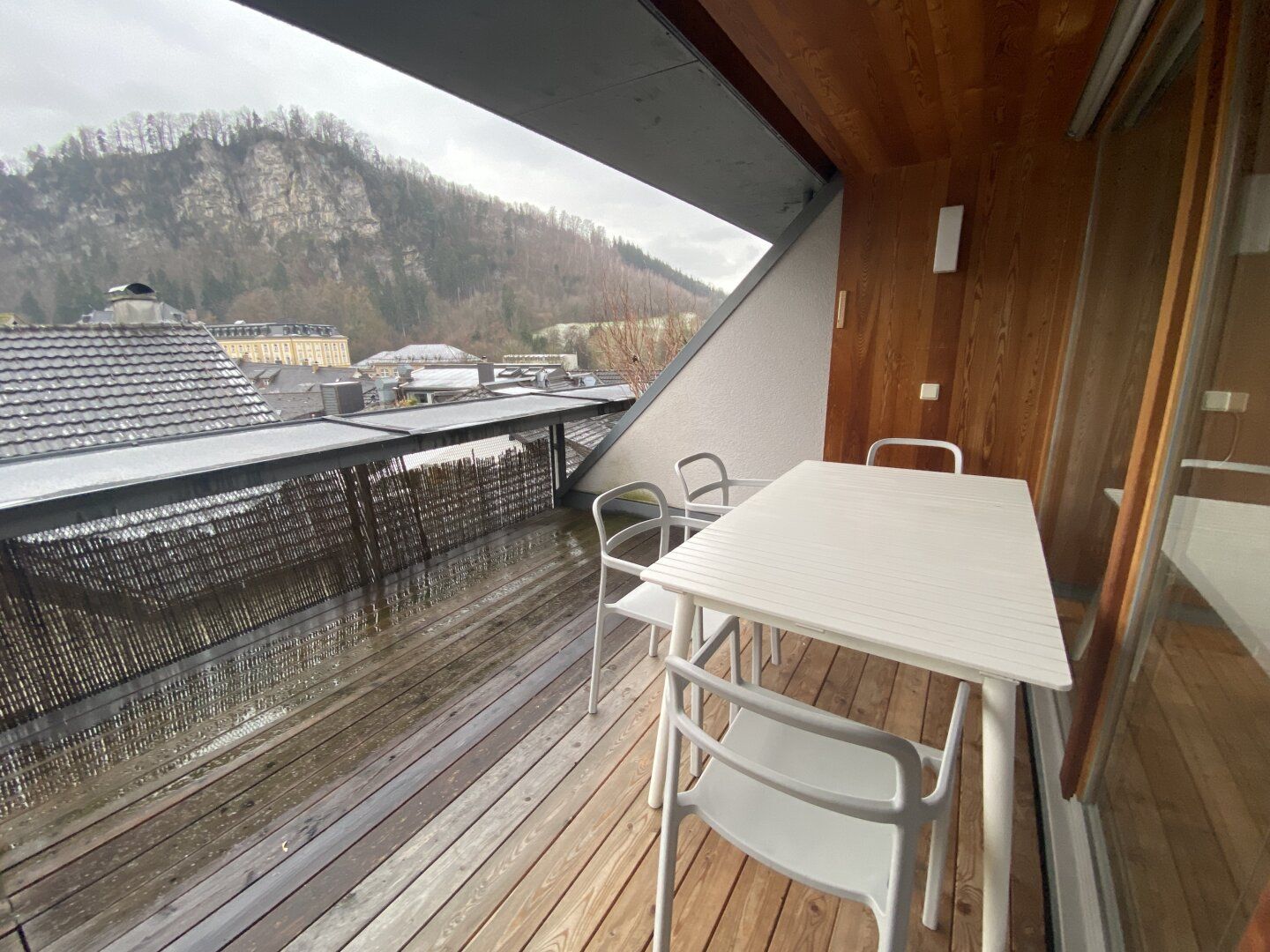 Über den Dächer der Feldkircher Stadt! Tolle 2-Zimmerwohnung mit Balkon & TG zu vermieten!