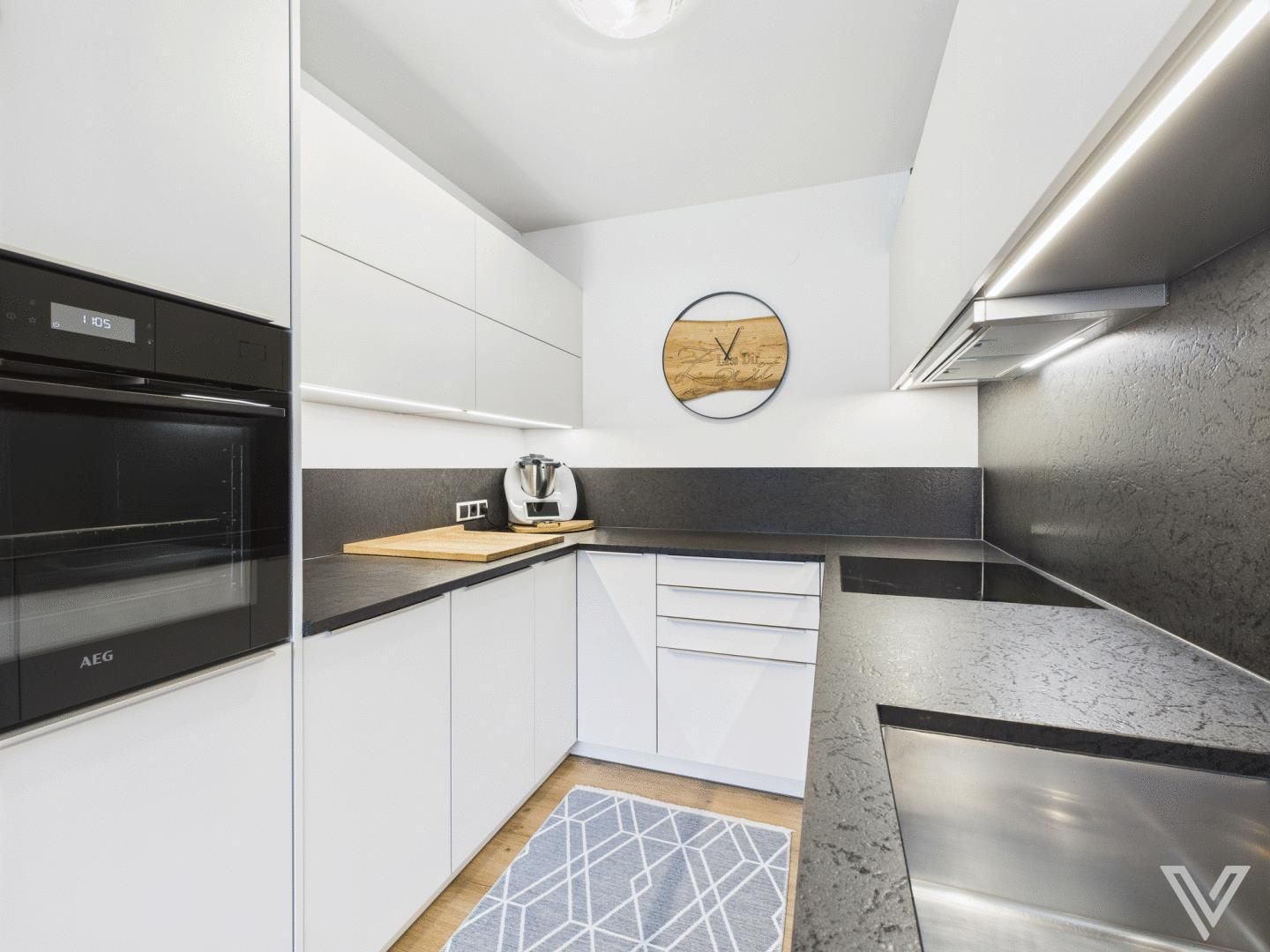 Schöne 3-Zimmer-Wohnung mit Loggia und Tiefgaragen-Stellplatz