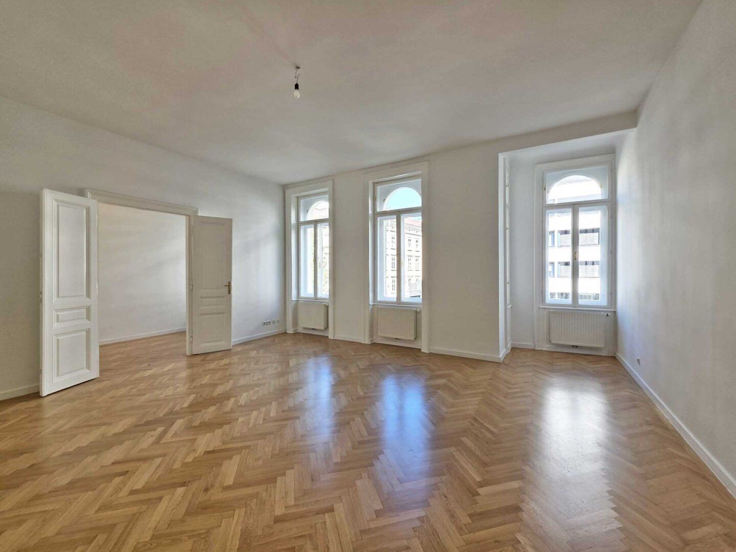 MARIAHILFER STRASSE | 3-Zimmer-Altbauwohnung mit Balkon | U3 Zieglergasse