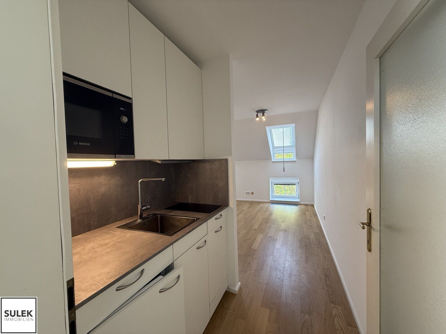 Wohnen im Grünen: Helle 1-Zimmer-Dachgeschosswohnung in Hietzing – pohled 2