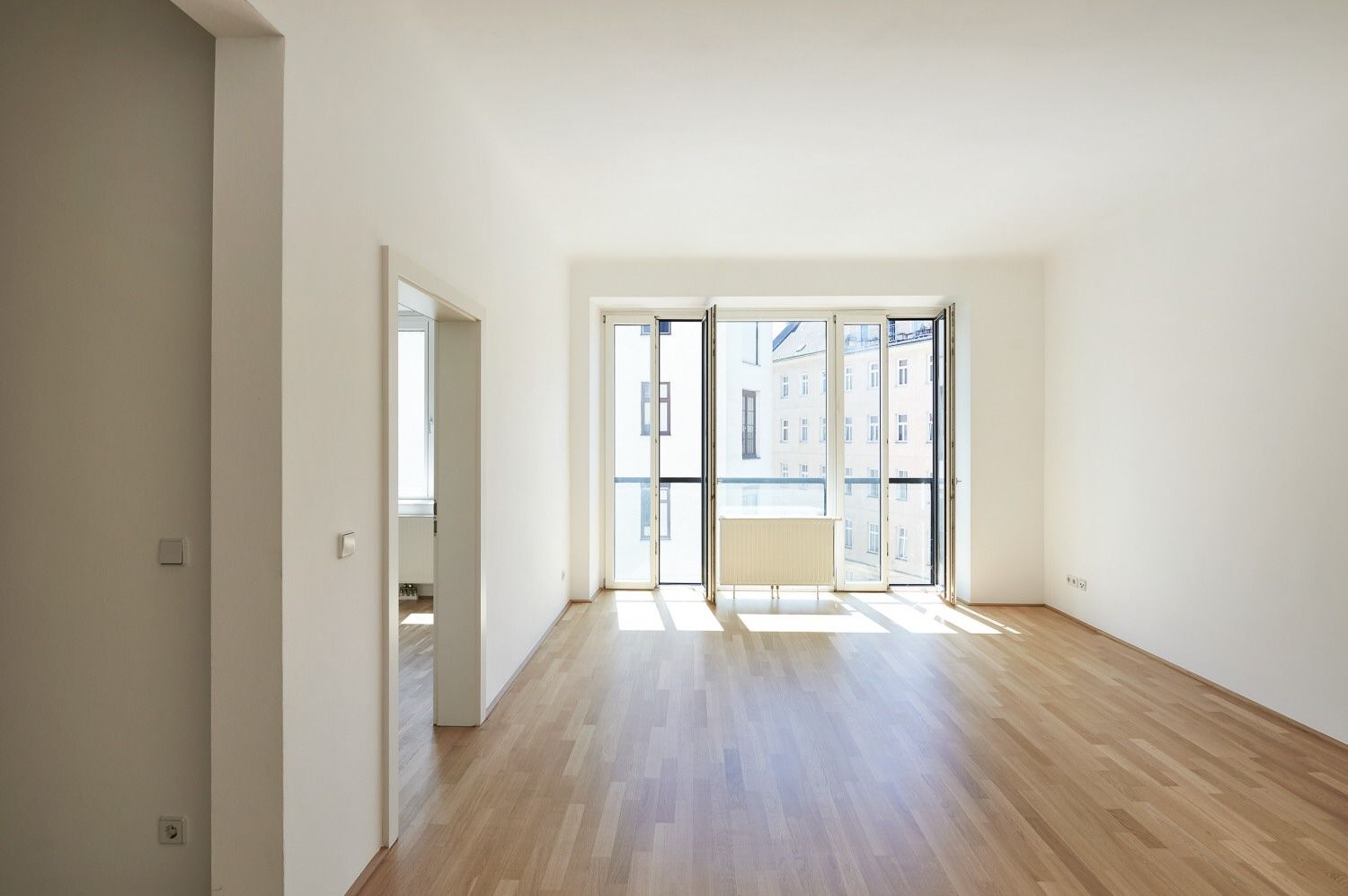 Wohnen im sanierten Altbau - top geschnittene 2-Zimmer-Wohnung!