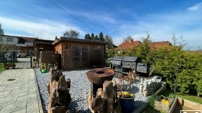 Gartenhütte mit Grillplatz