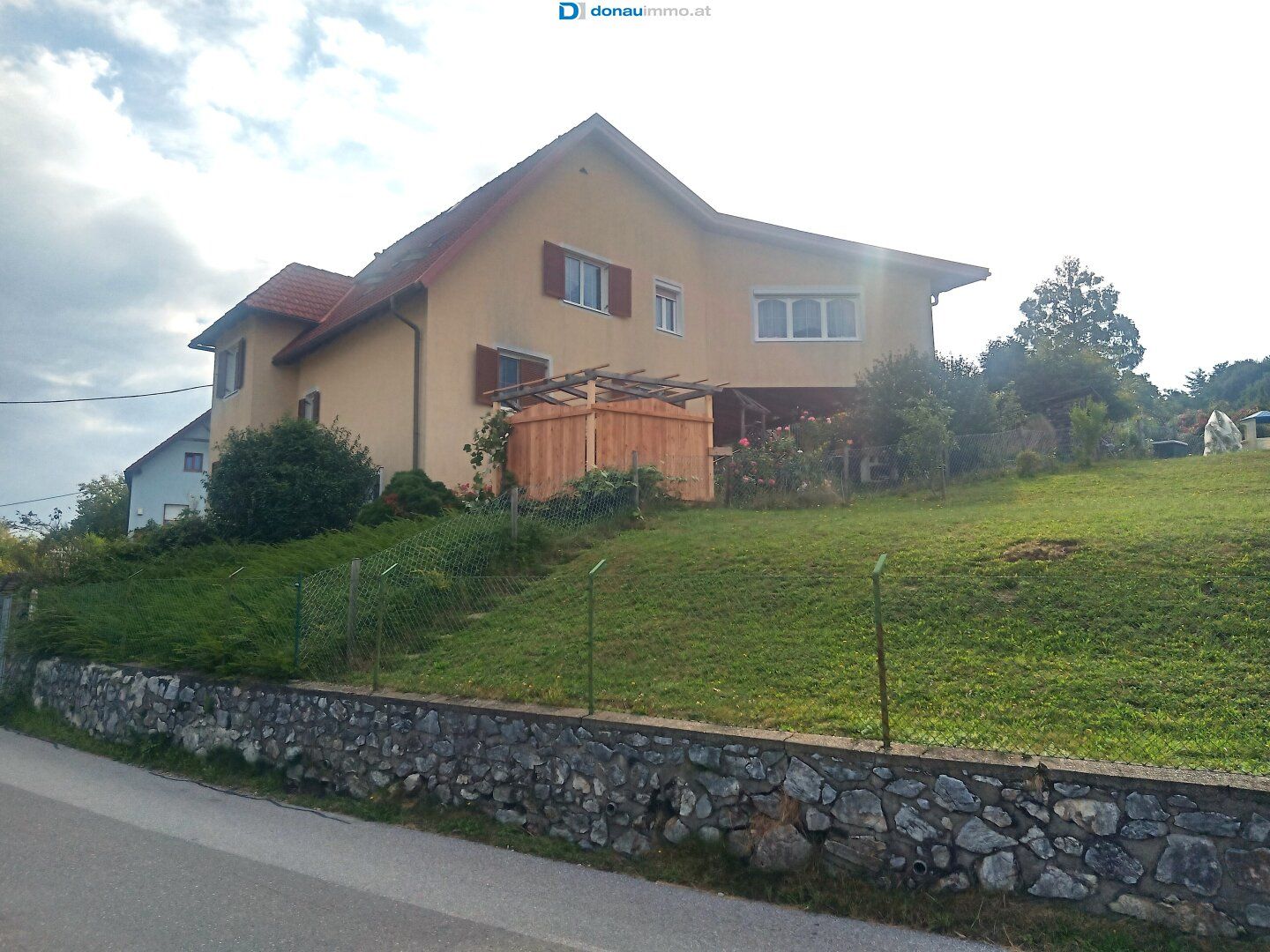 Traumlage! Gepflegtes, großzügiges Haus mit großem Grund, Pool in sonniger Ruhelage in St.Peter - auch für 2 Familien möglich