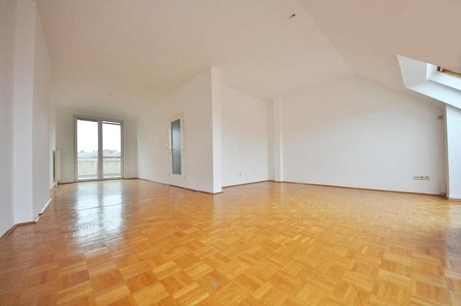 Sehr schicke und sehr sonnige Dachgeschosswohnung mit Terrasse in Unter St.Veit