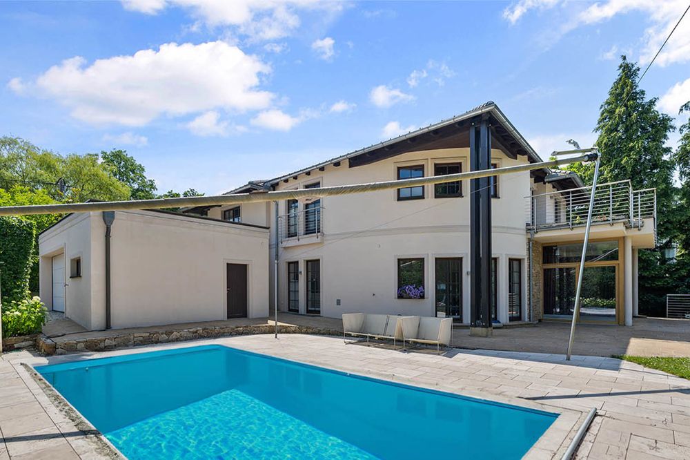 Villa zum Verlieben! Großzügiges Wohnerlebnis und architektonische Raffinesse