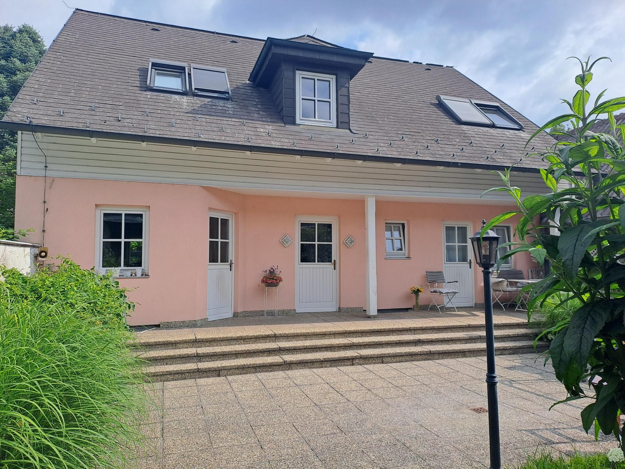 Großzügiges Familienlandhaus mit großem Garten in Aderklaa
