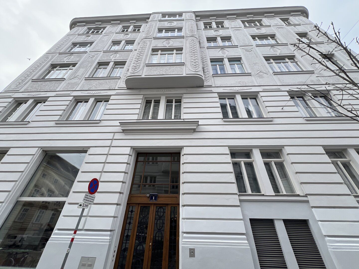 ERSTBEZUG nach Generalsanierung: Stilvolle Altbauwohnung in Top Lage