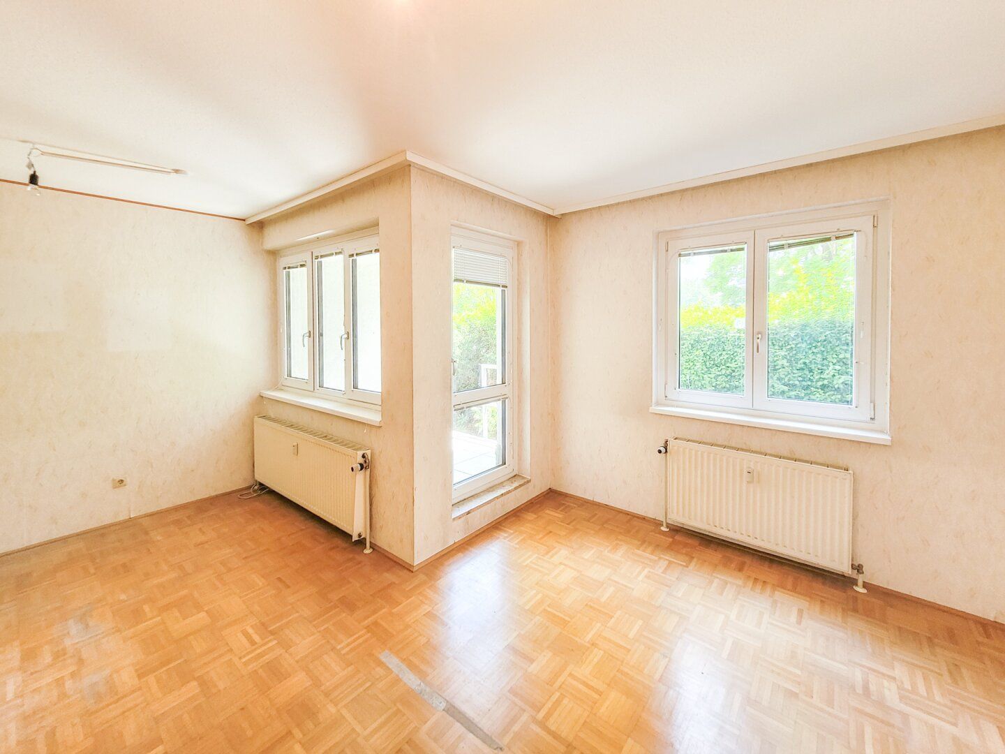 PROVISIONSFREI VOM EIGENTÜMER! STARTERWOHNUNG MIT LOGGIA UND EIGENGARTEN!