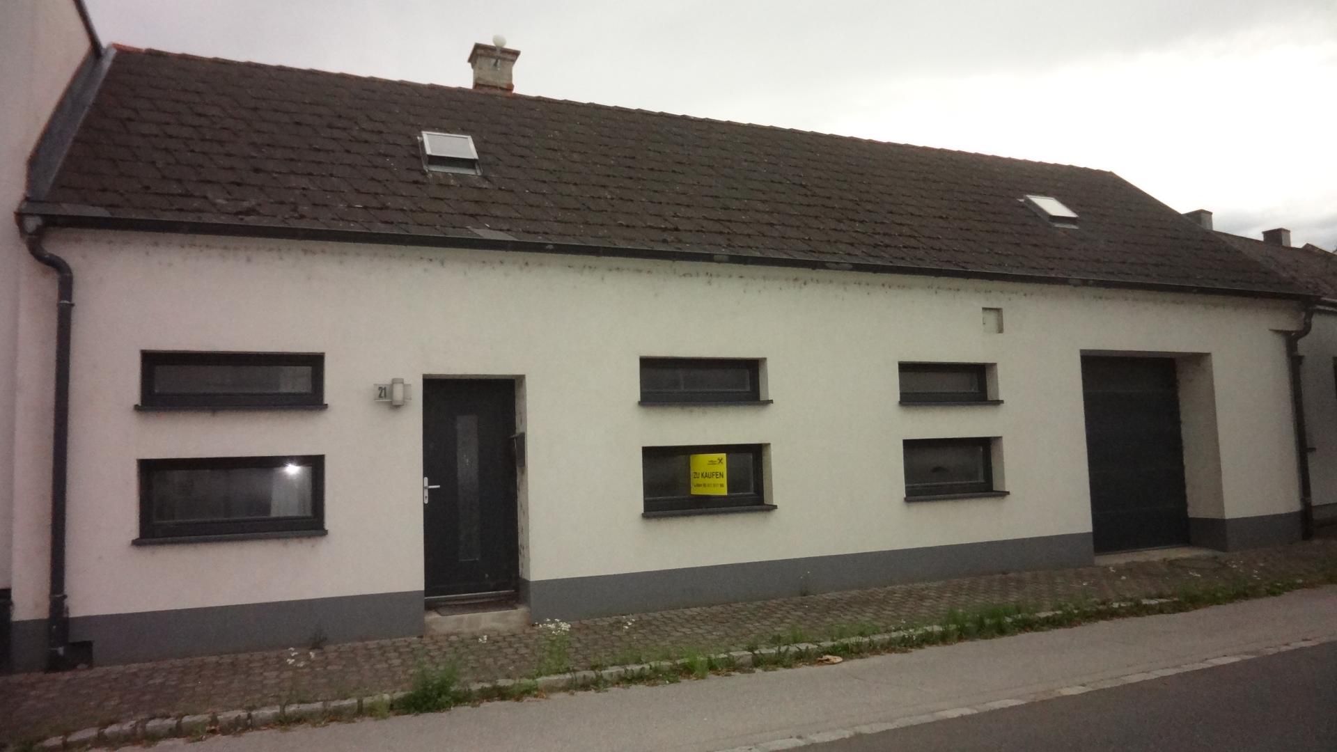 Einfamilienhaus mit Nebengebäude