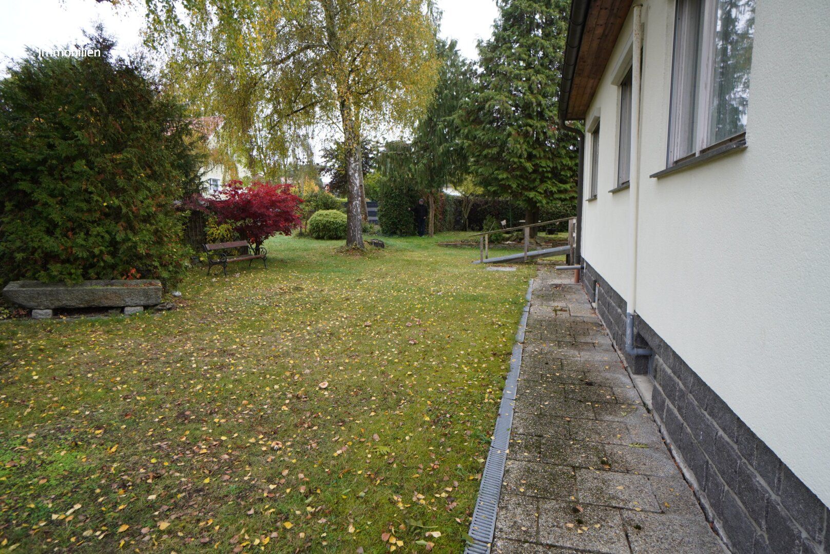 Bungalow in Siedlungsrandlage mit sensationellem Garten und Sauna-Bereich - View 5