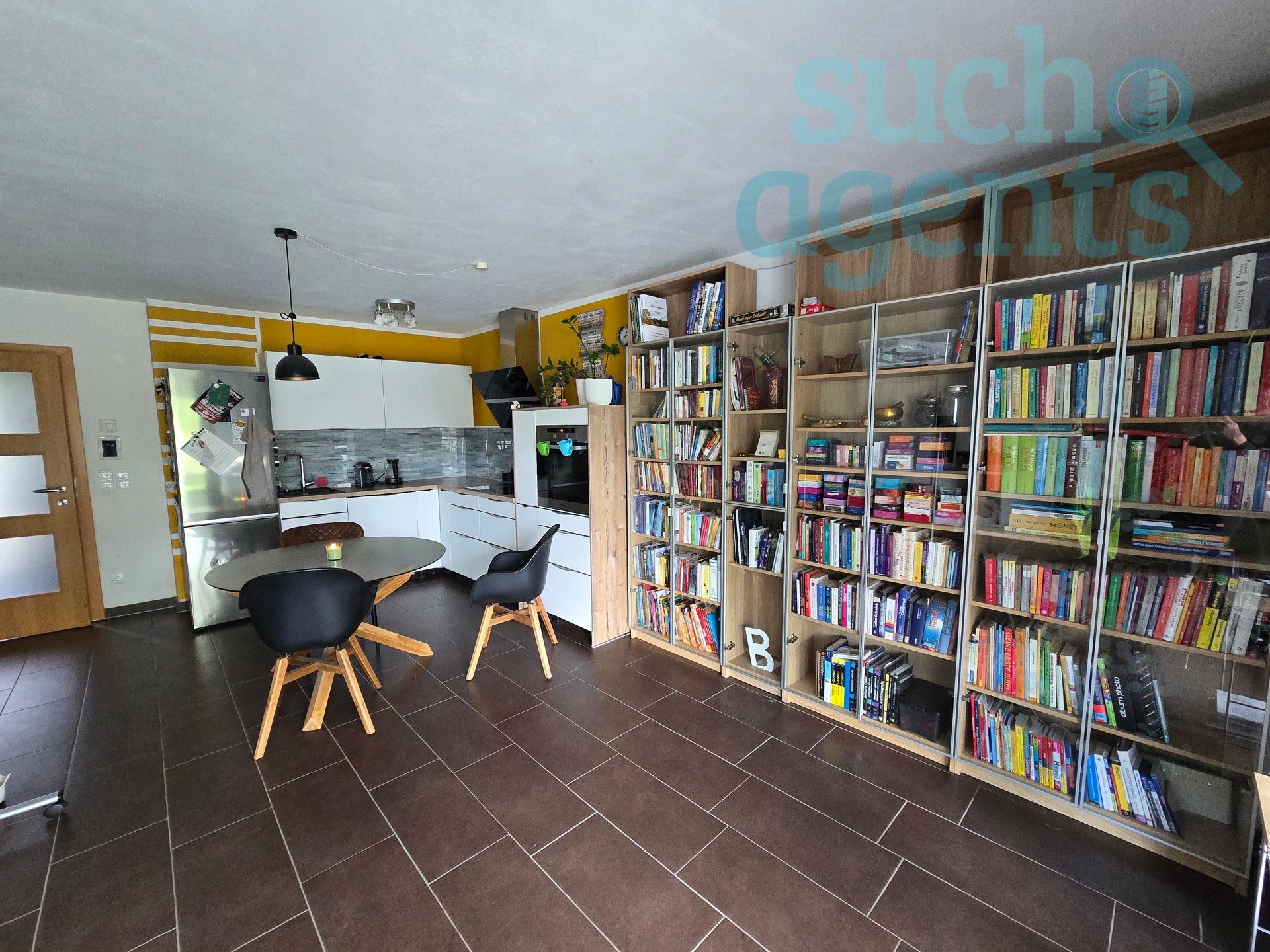 Lichtdurchflutete Maisonette mit Terrasse, Garten & Kamin - 7 Min zum See