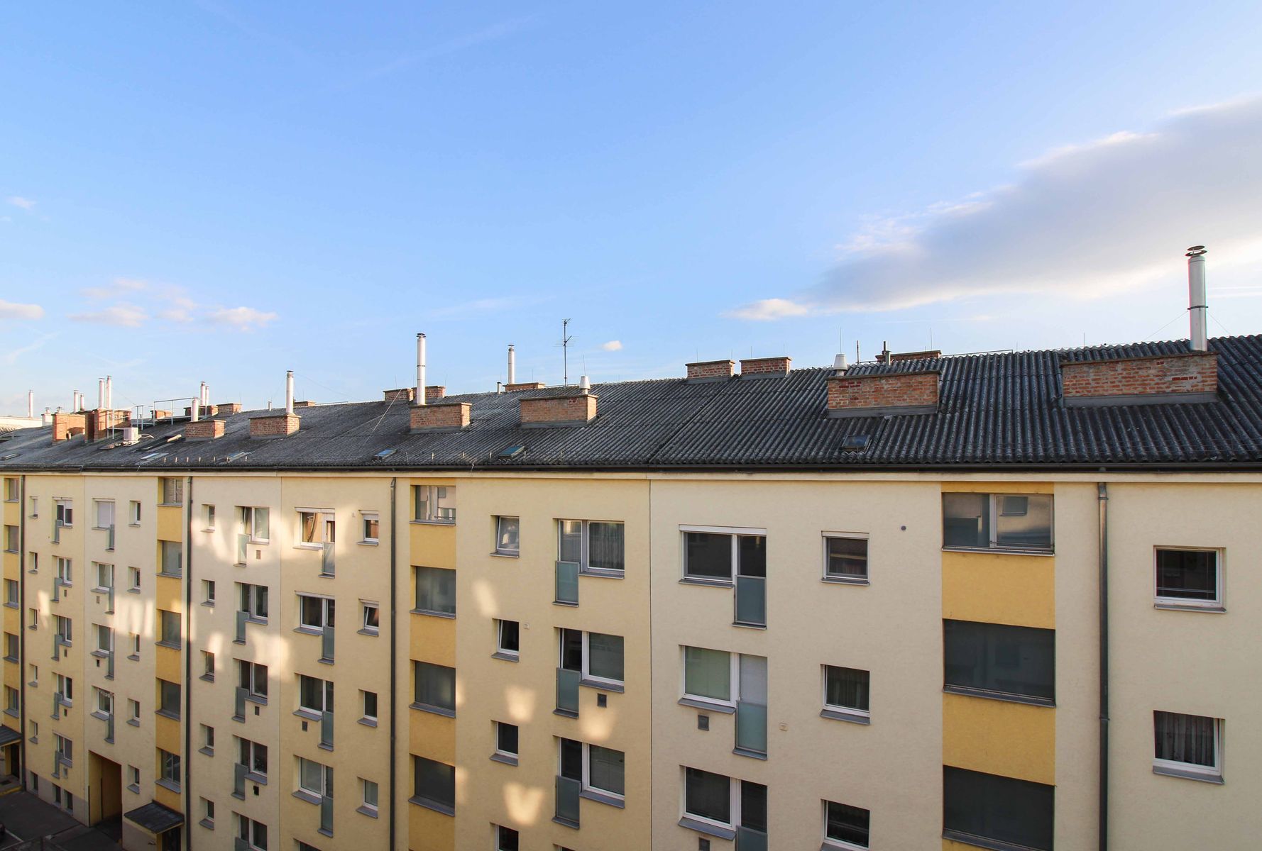 Zwischen Stadt & Wasser: 2-Zimmer-Wohnung mit Loggia bietet viel Potenzial in Kaisermühlen