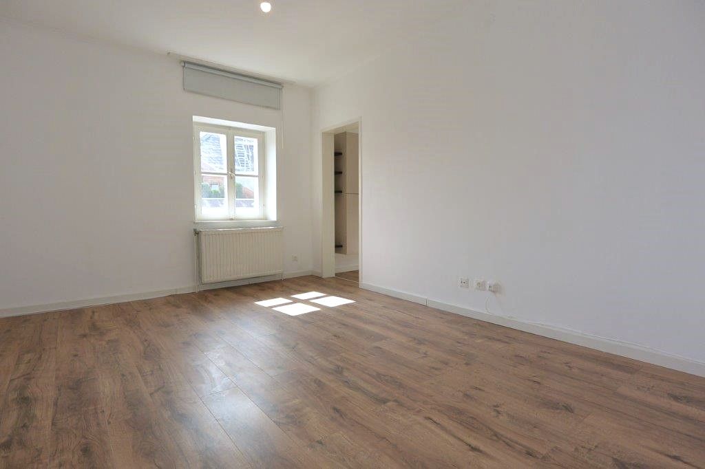 Helle, gemütliche 3 Zimmer Dachgeschosswohnung (keine Schrägen) am Josefplatz!