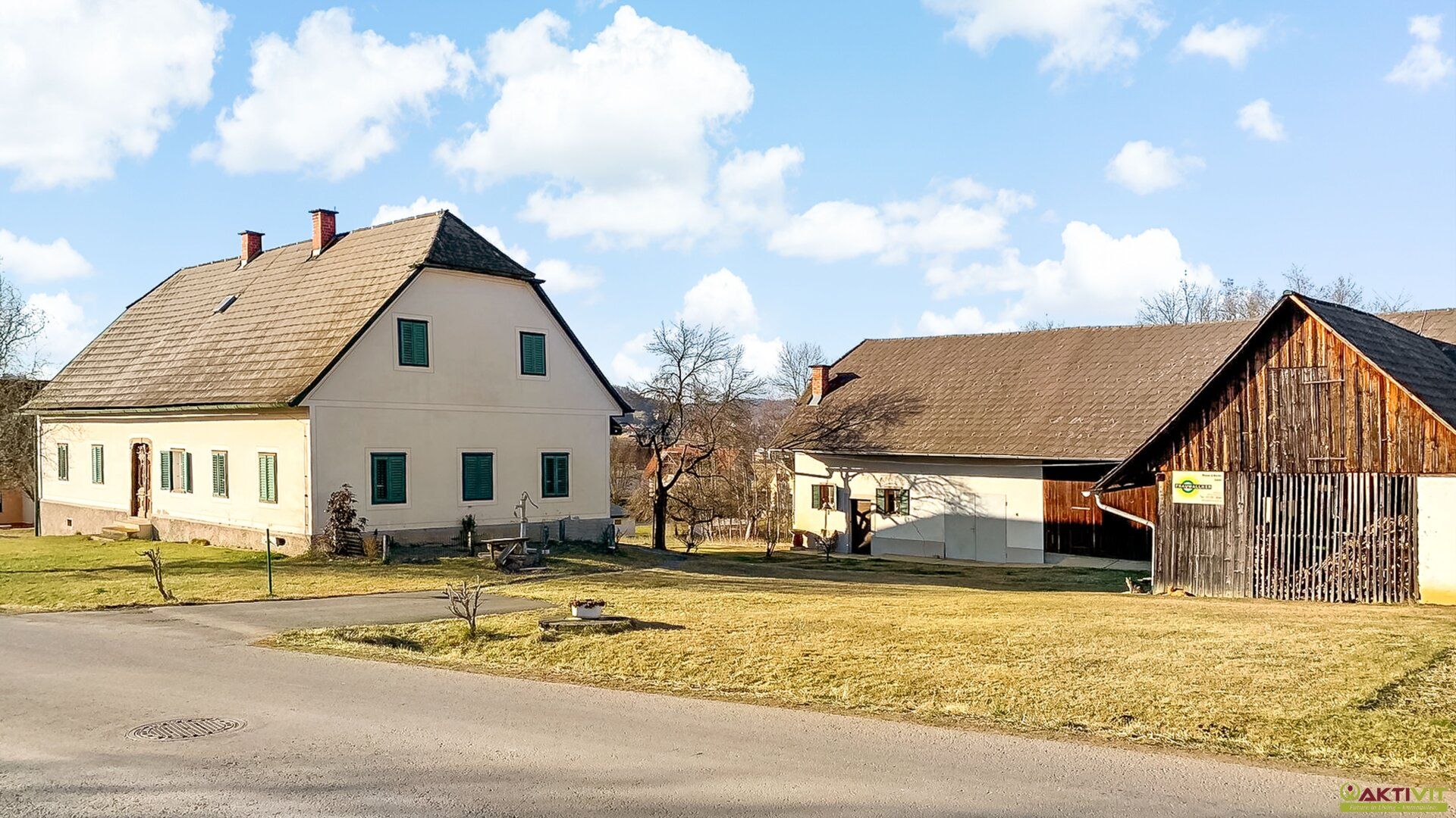 Wohnhaus & Nebengebäude auf rund 6.000 m² Bauland. - Wald und Freiland inkl. - Großes Potential.