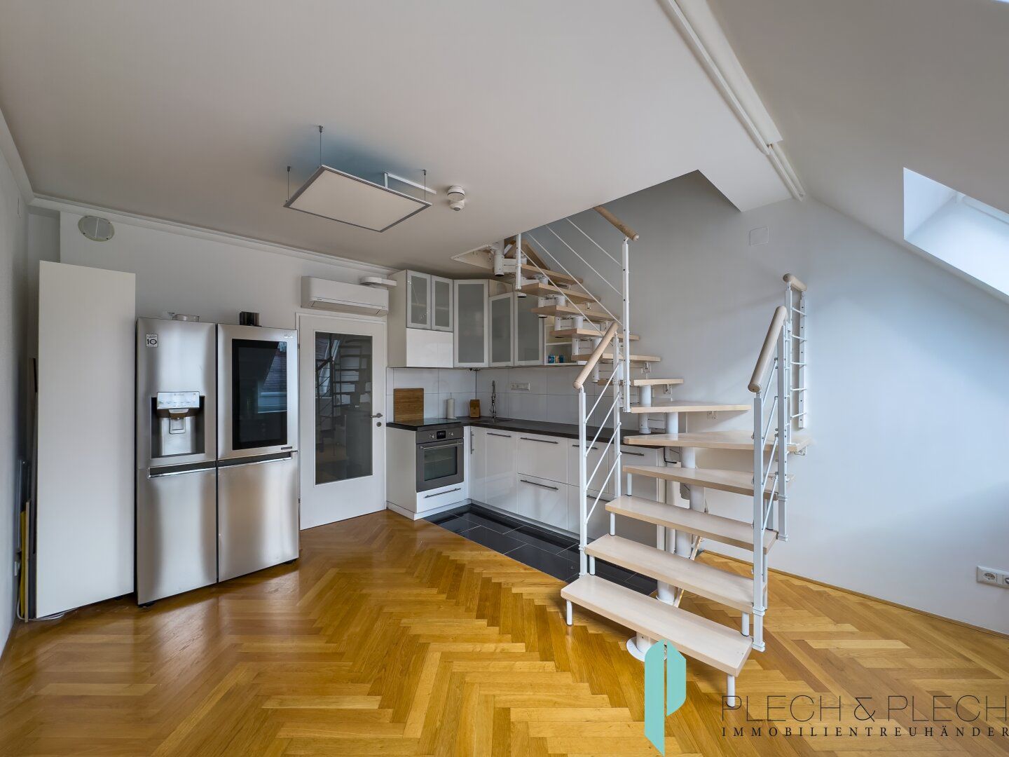 Moderne 2 Zimmer-Dachgeschosswohnung nahe Reumannplatz U1