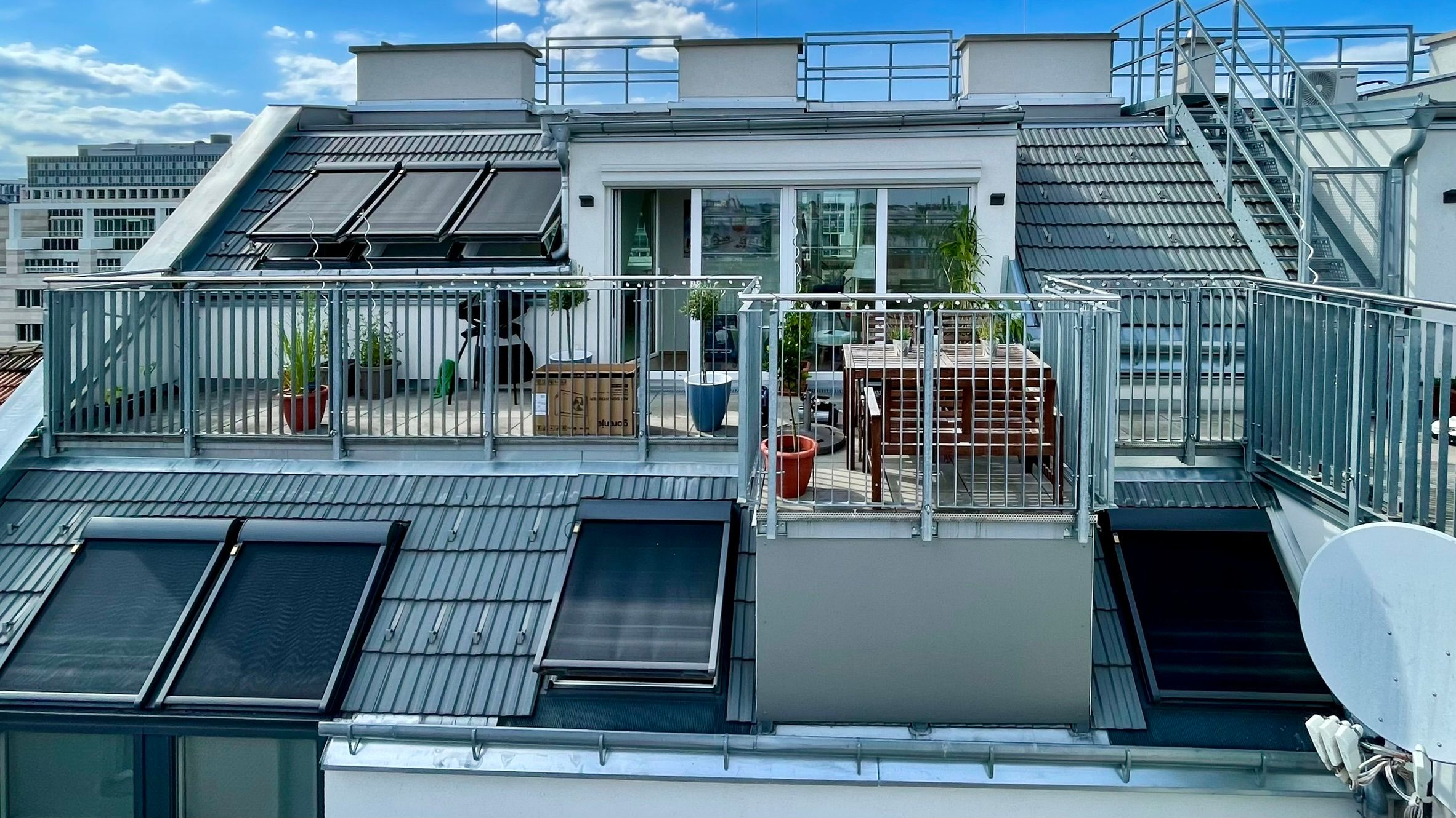 PROVISIONSFREI! Traumhafte Maisonette-Dachgeschosswohnung+Terrasse *Vollklimatisiert* Top Lage U1/U2