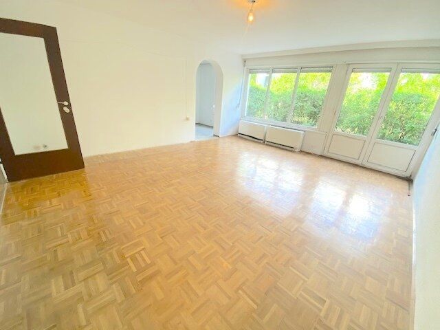PROVISIONSFREI! HAUSEIGENER POOL! UNSANIERTE 2-ZIMMER WOHNUNG MIT TERRASSE AUF DER HOHEN WARTE!