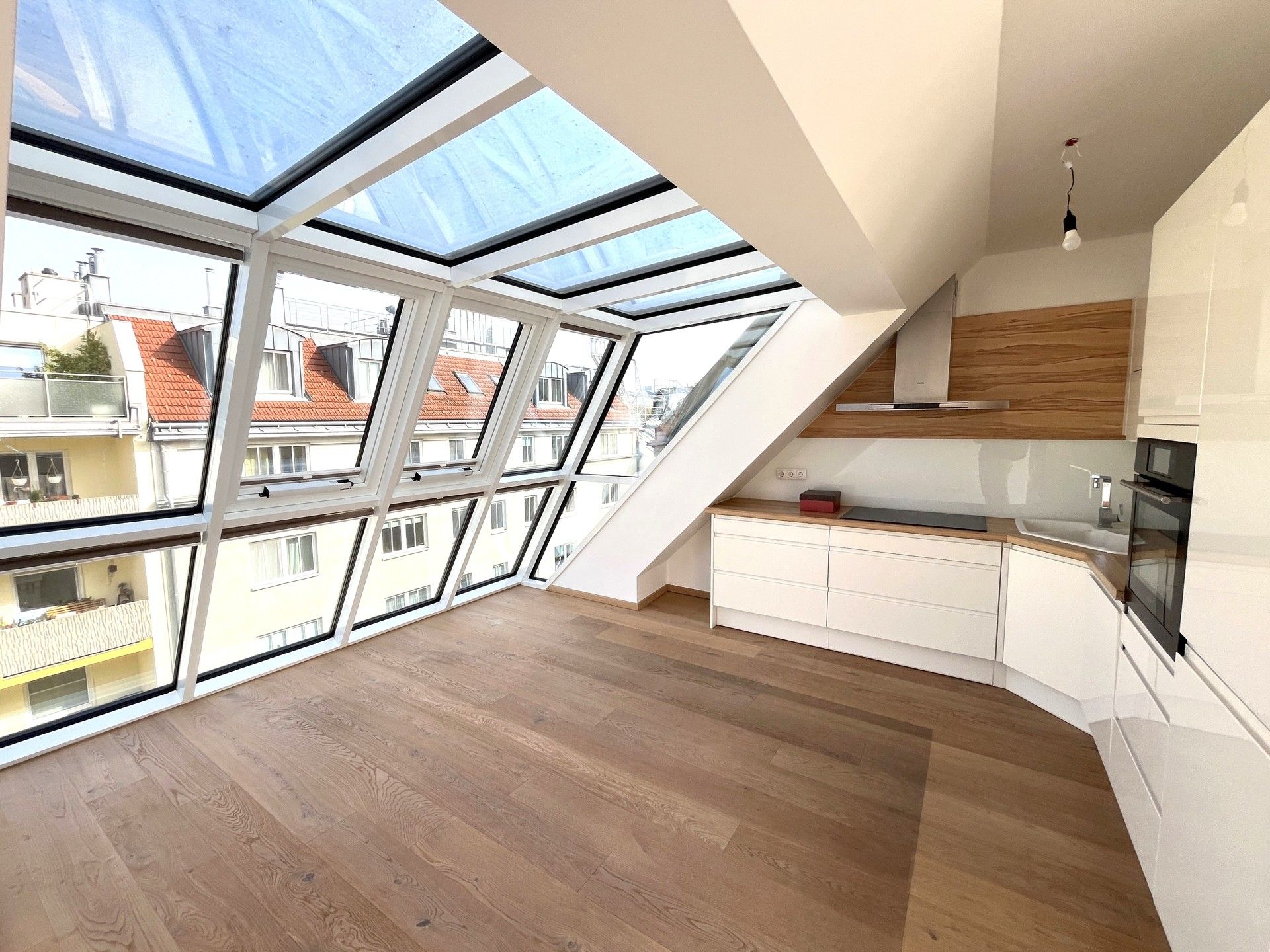 Moderne Dachgeschoß-Maisonette-Wohnung in top Lage - zu kaufen in 1050 Wien