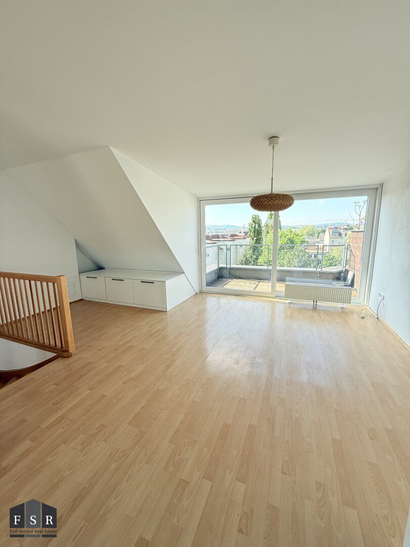 3-Zimmer Dachgeschoß-Wohnung mit Terrasse + Allgemeingarten und Ubahnnähe