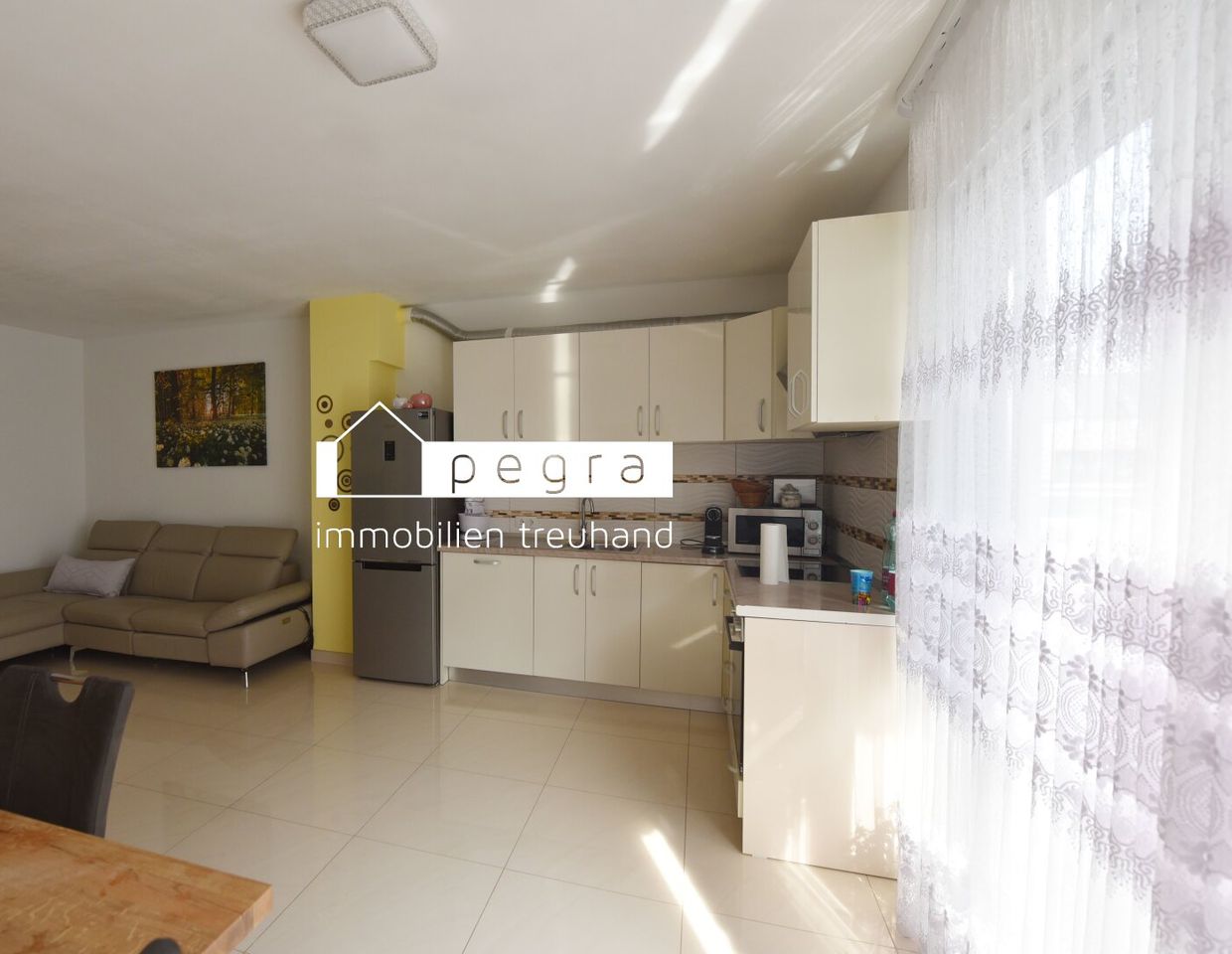 Perfekt geschnittene 3 Zimmer Wohnung mit kleinem Garten und Tiefgaragenplatz