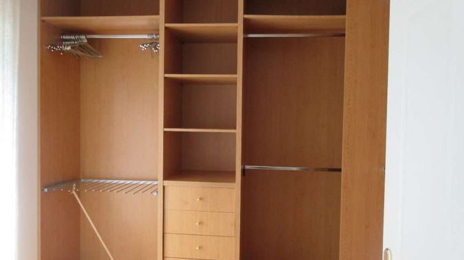 Schrankraum Elternschlafzimmer (1/2)