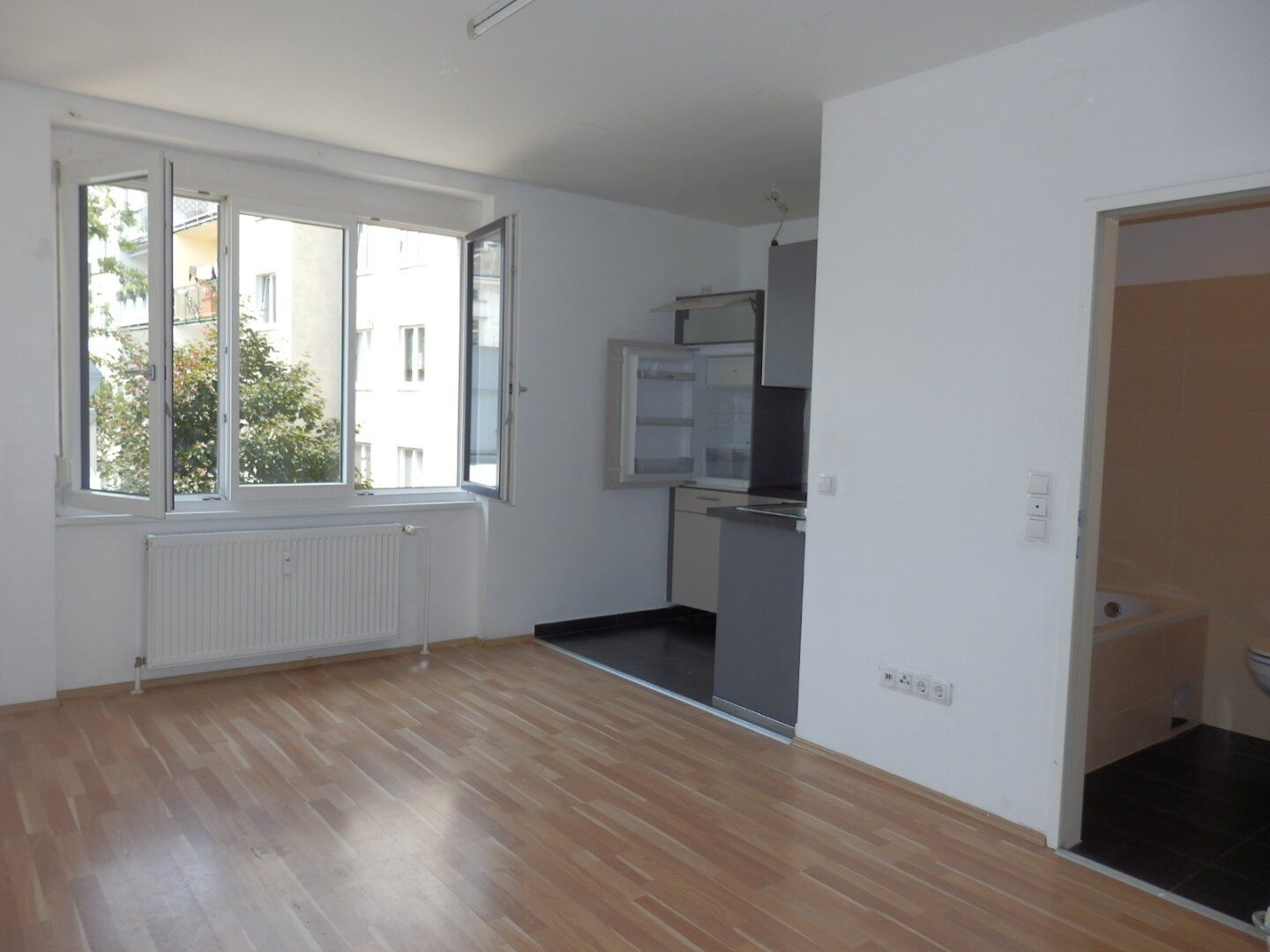 Sympathische, HOFSEITIGE 3 Zimmer Neubau Wohnung, gleich bei U4 !! - WG geeignet