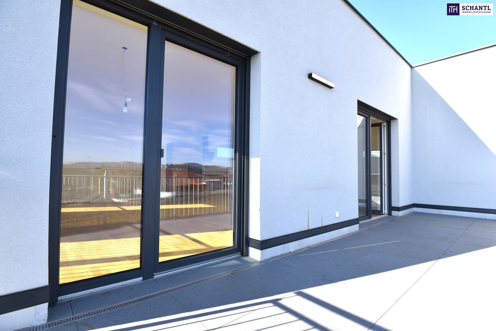 GRANDIOSE Doppelhaushälfte in IDYLLISCHER LAGE in den Weinbergen - mit DOPPELGARAGE, GARTEN, TERRASSE & DACHTERRASSE! Höchste Energieeffizienz mit Erdwärmeheizung für modernes Wohnen und Genießen!