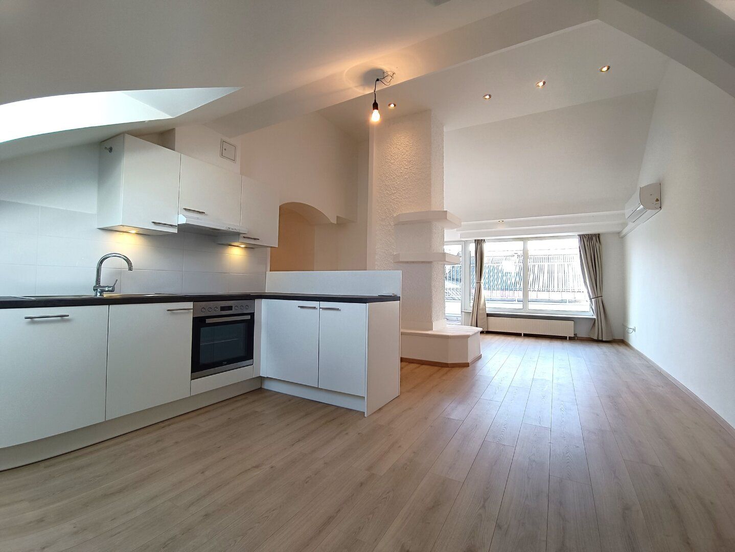 Dachgeschoss-Wohnung mit Innenhoflage! 3 Zimmer! Nähe Servitenviertel und U4 Friedensbrücke!