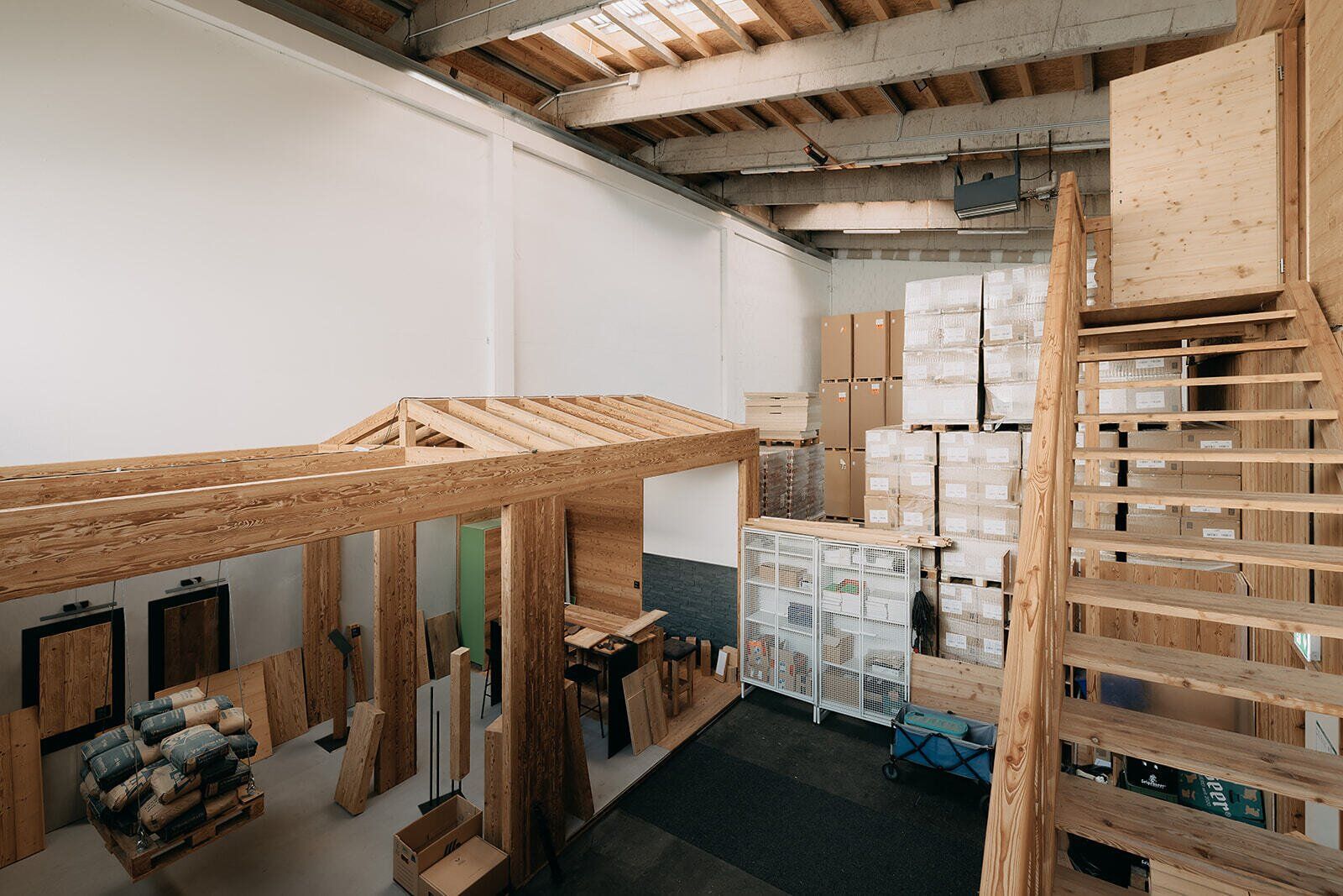 Zirl / Tirol: 255,60 m² Lagerhalle, 184 m² Büro und 740 m² Außenlager - A12 Abfahrt Zirl West - Ansicht 3