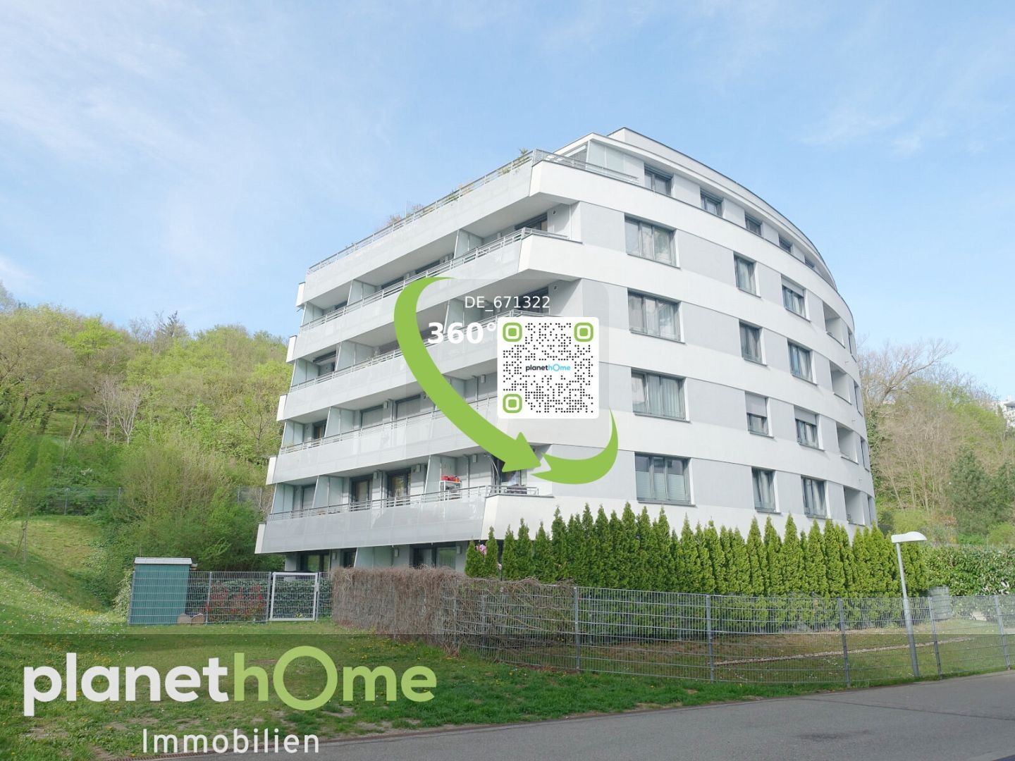 Herrliche Dachgeschoßwohnung in einer Stadtvilla am Wald