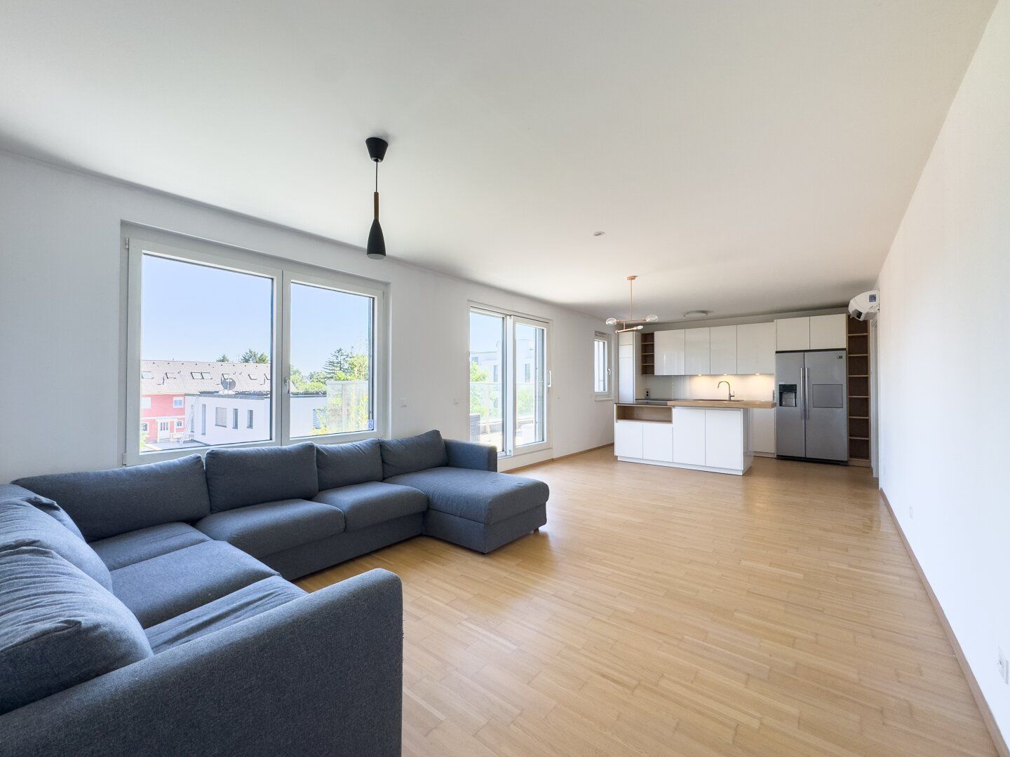 SONNIGE WOHNUNG BEIM DONAUZENTRUM - Garagenplatz, zwei Terrassen, Klimaanlage
