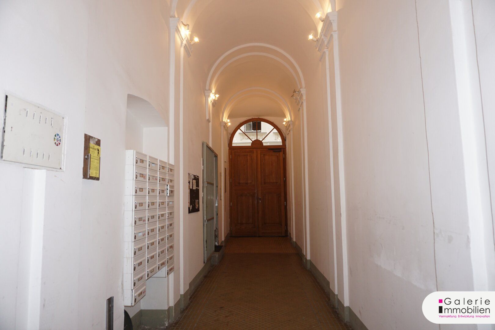 Naschmarkt - sonnige, sanierungsbedürftige Kleinwohnung
