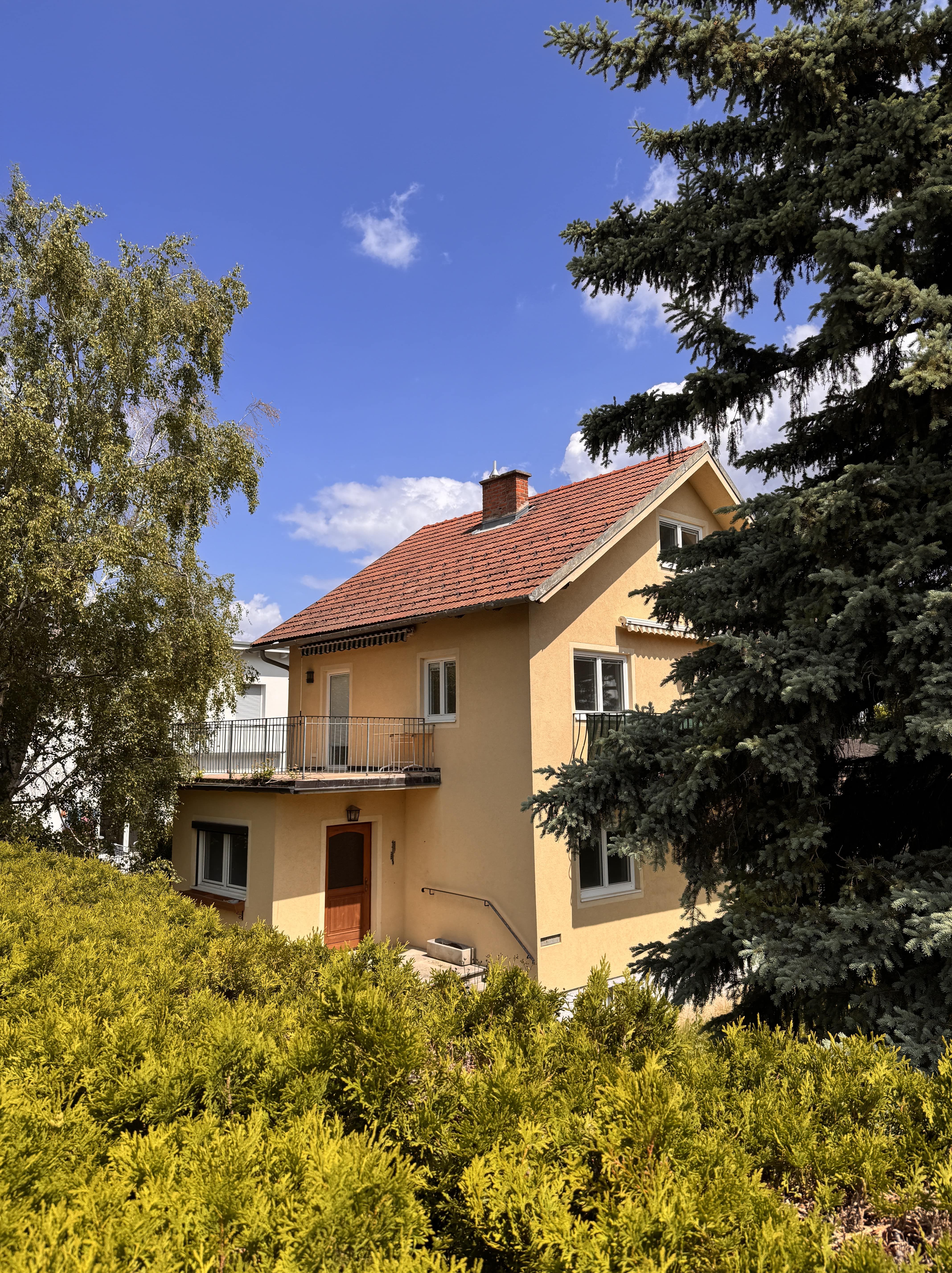 Lichtdurchflutetes Haus mit großem Garten zur Miete in bester Lage von Klosterneuburg
