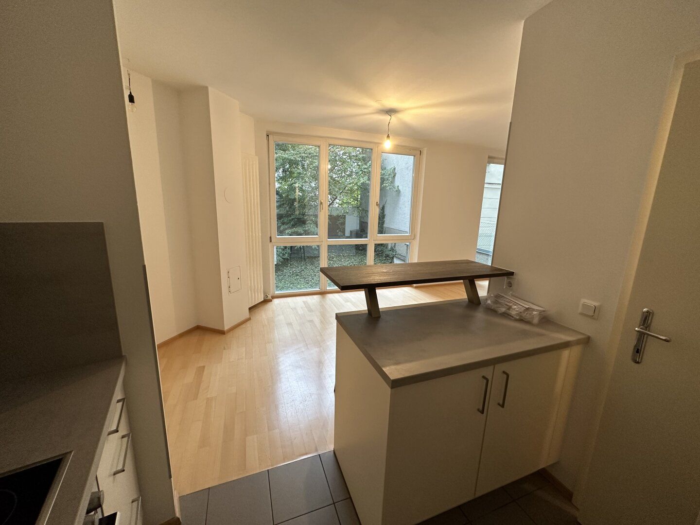 KARLSPLATZ IS CALLING: ruhige 2 Zimmer-Wohnung mit Gemeinschaftsdachterrasse! – pohled 6